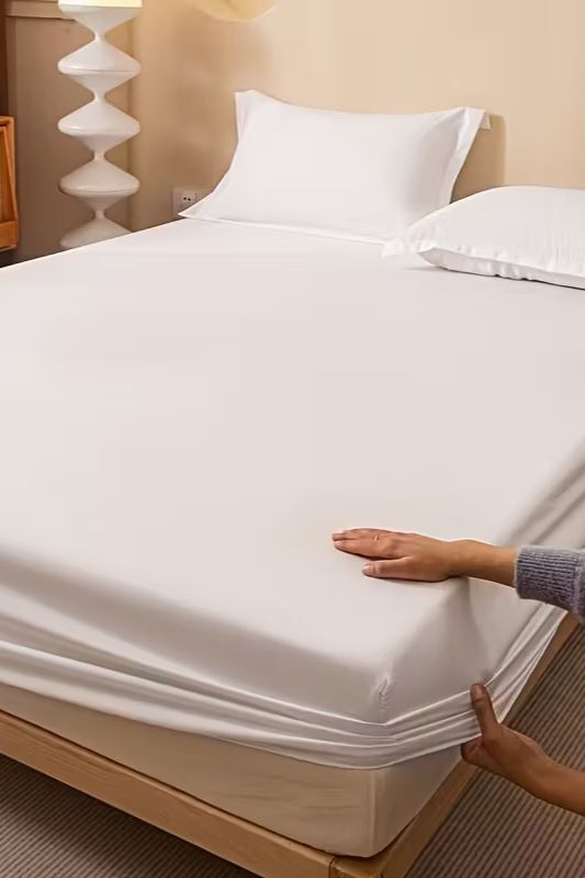 Простирадло на резинці + 2 наволочки